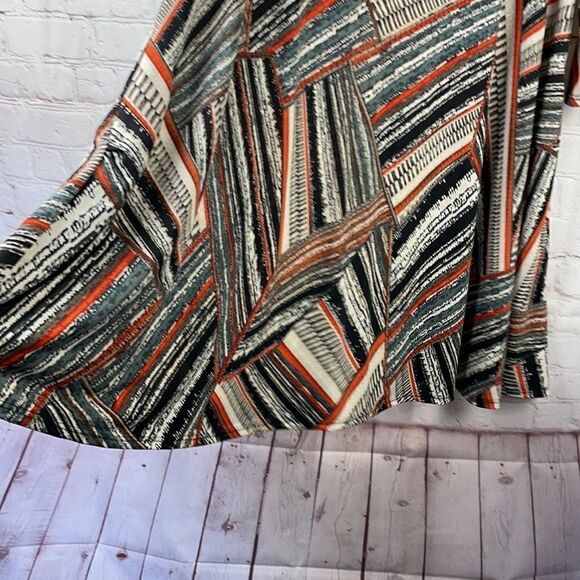 Keyhole Detail Geometric Pattern Swing Dress - Picture 9 of 10